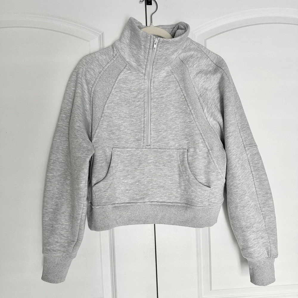 AEMI + CO Light Gray Dove Funnel Neck Half Zip Activewear Crop Sweatshirt - Picture 2 of 9